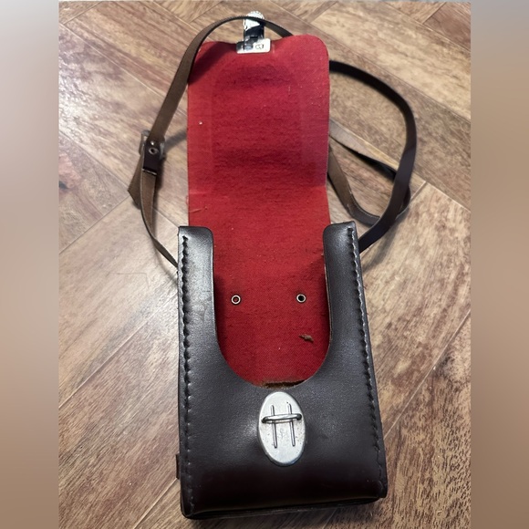 Vintage film camera antique leather folding case in used condition - Picture 2 of 4